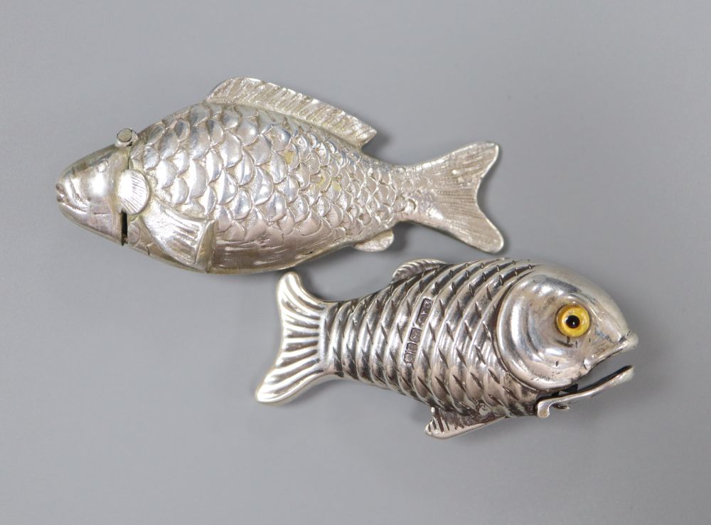 A modern silver fish vesta case and a similar German 800 vesta case, largest 69mm.